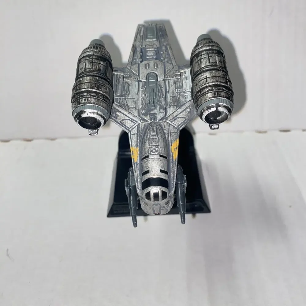Hot Wheels Star Wars Razor Crest Diecast Starship Battle Damaged Chase Variant